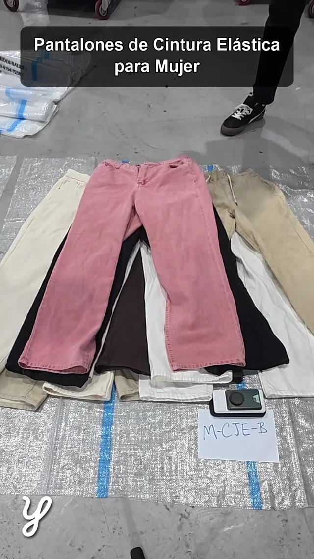 Women's elastic-waist pants